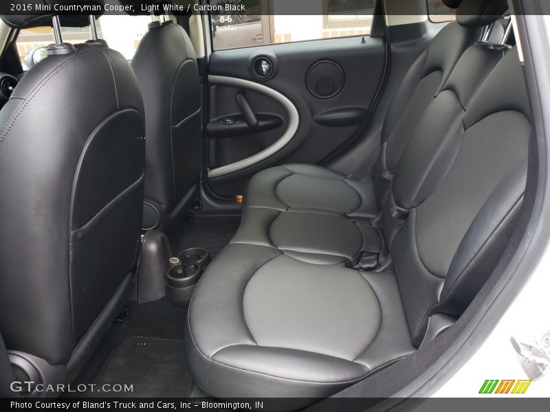 Light White / Carbon Black 2016 Mini Countryman Cooper