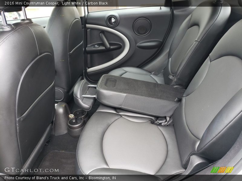 Light White / Carbon Black 2016 Mini Countryman Cooper