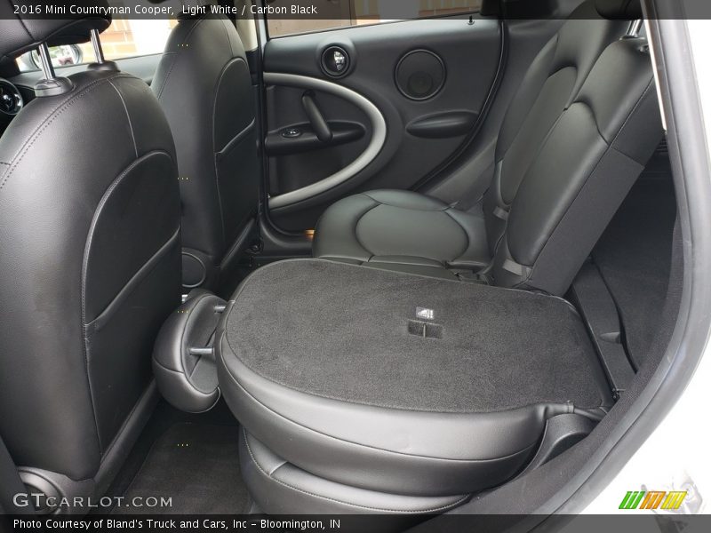Light White / Carbon Black 2016 Mini Countryman Cooper
