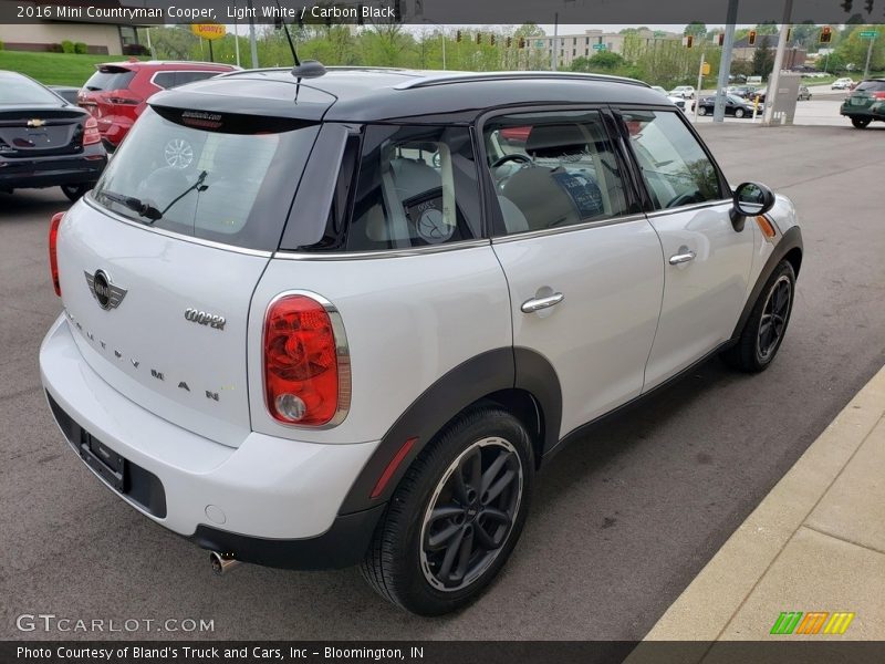 Light White / Carbon Black 2016 Mini Countryman Cooper