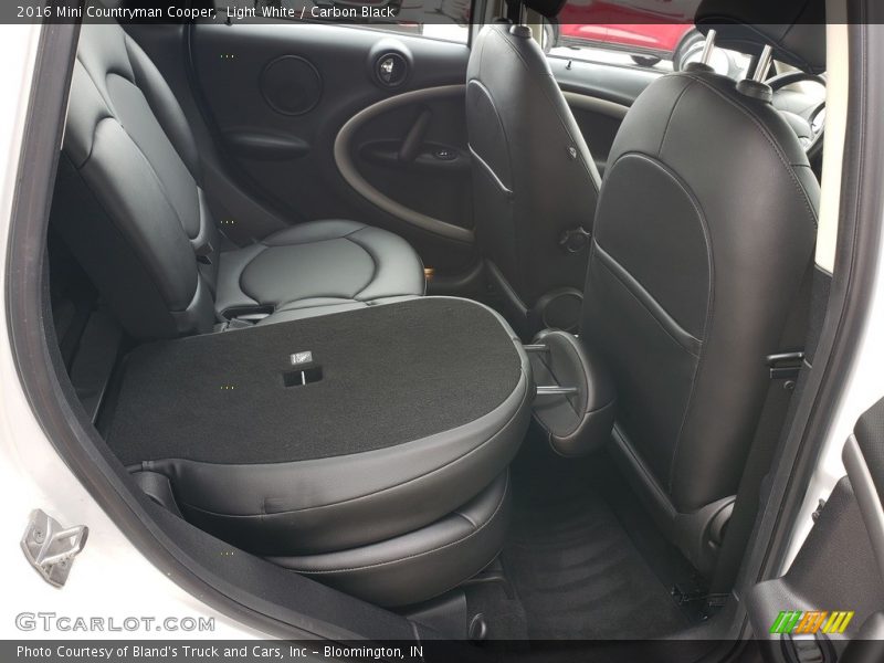 Light White / Carbon Black 2016 Mini Countryman Cooper