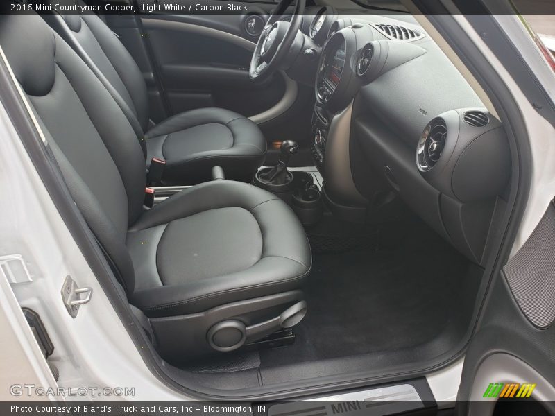 Light White / Carbon Black 2016 Mini Countryman Cooper