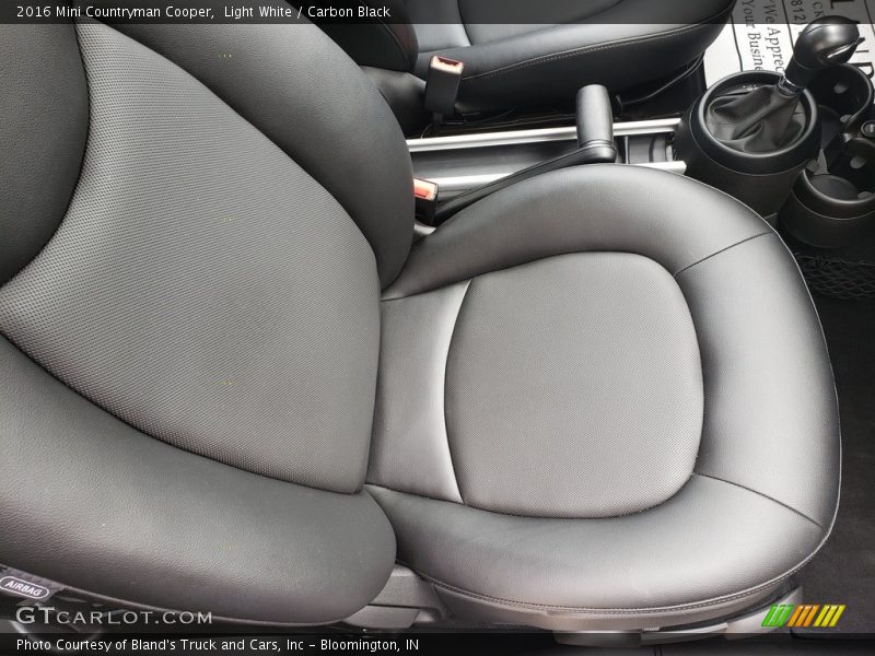 Light White / Carbon Black 2016 Mini Countryman Cooper
