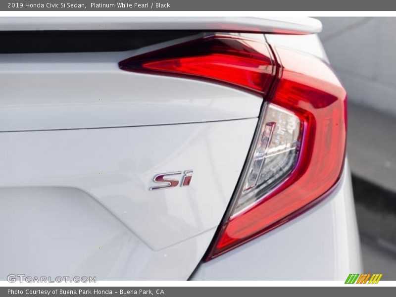 Platinum White Pearl / Black 2019 Honda Civic Si Sedan