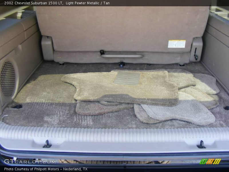 Light Pewter Metallic / Tan 2002 Chevrolet Suburban 1500 LT