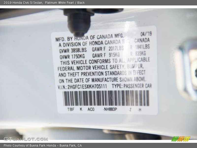 Platinum White Pearl / Black 2019 Honda Civic Si Sedan