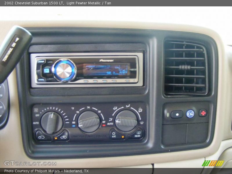 Light Pewter Metallic / Tan 2002 Chevrolet Suburban 1500 LT