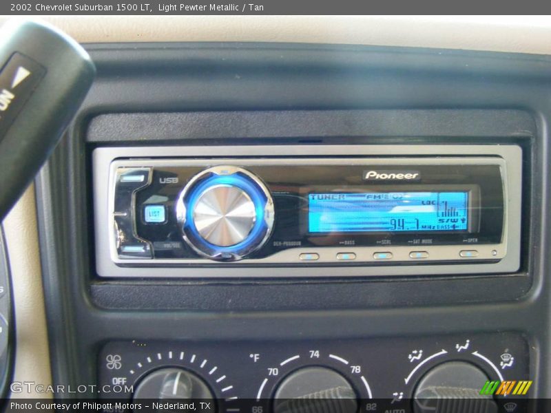 Light Pewter Metallic / Tan 2002 Chevrolet Suburban 1500 LT