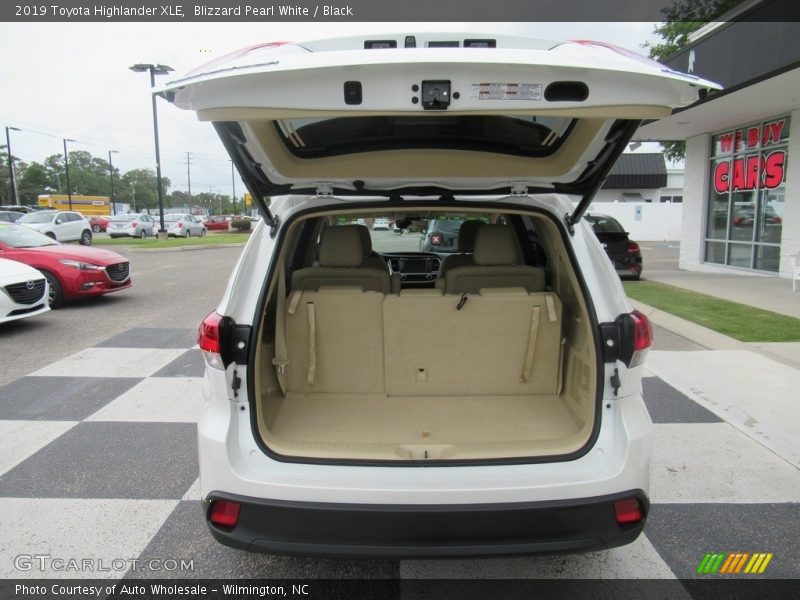 Blizzard Pearl White / Black 2019 Toyota Highlander XLE