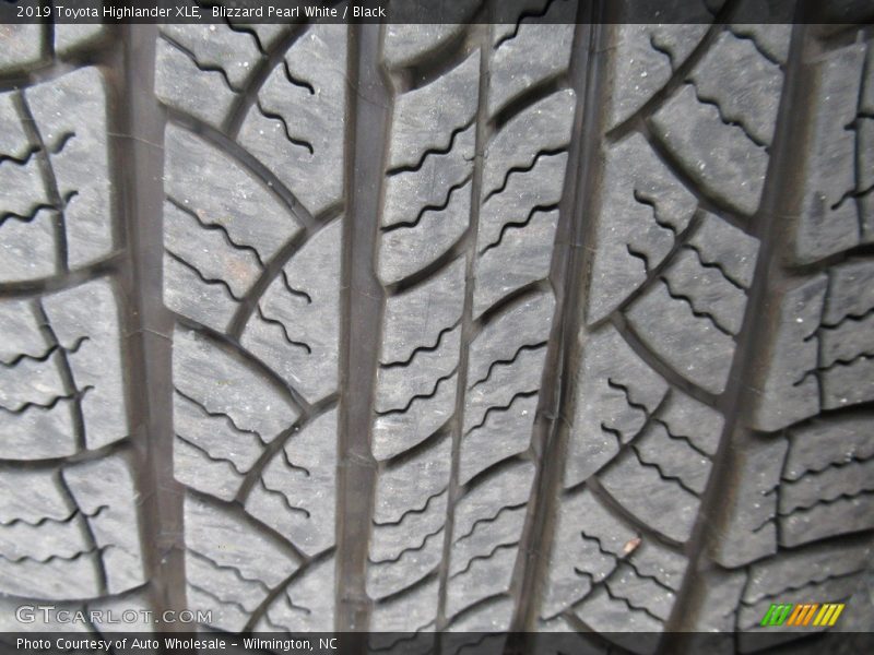 Blizzard Pearl White / Black 2019 Toyota Highlander XLE