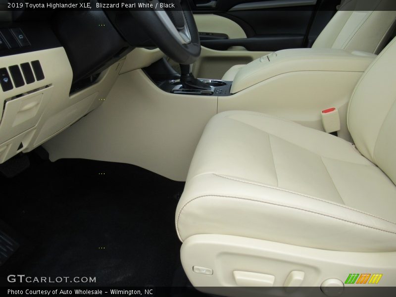 Blizzard Pearl White / Black 2019 Toyota Highlander XLE