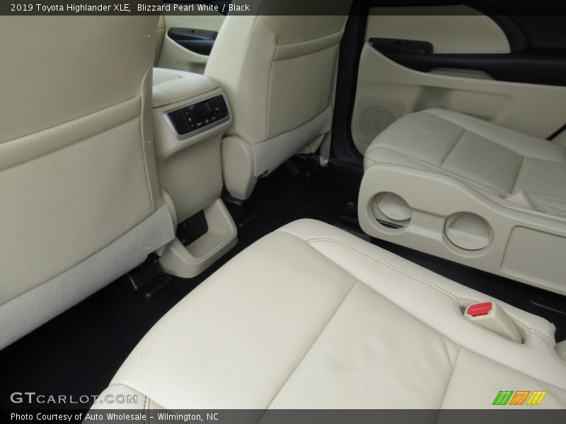 Blizzard Pearl White / Black 2019 Toyota Highlander XLE