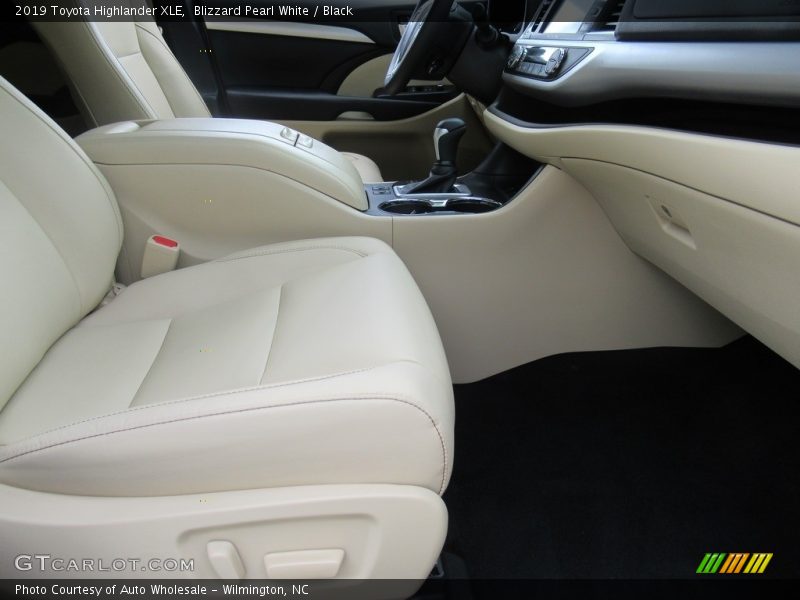 Blizzard Pearl White / Black 2019 Toyota Highlander XLE