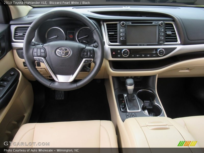 Blizzard Pearl White / Black 2019 Toyota Highlander XLE