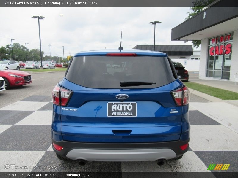 Lightning Blue / Charcoal Black 2017 Ford Escape SE