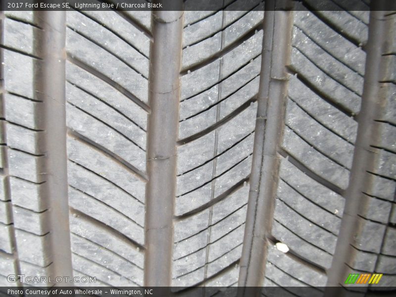 Lightning Blue / Charcoal Black 2017 Ford Escape SE