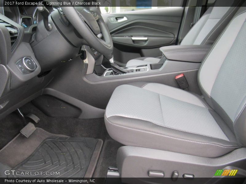 Lightning Blue / Charcoal Black 2017 Ford Escape SE