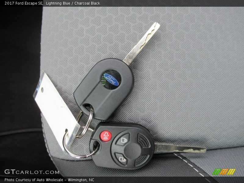 Lightning Blue / Charcoal Black 2017 Ford Escape SE