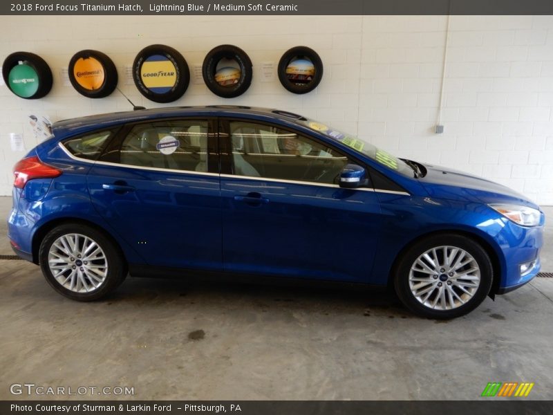 Lightning Blue / Medium Soft Ceramic 2018 Ford Focus Titanium Hatch