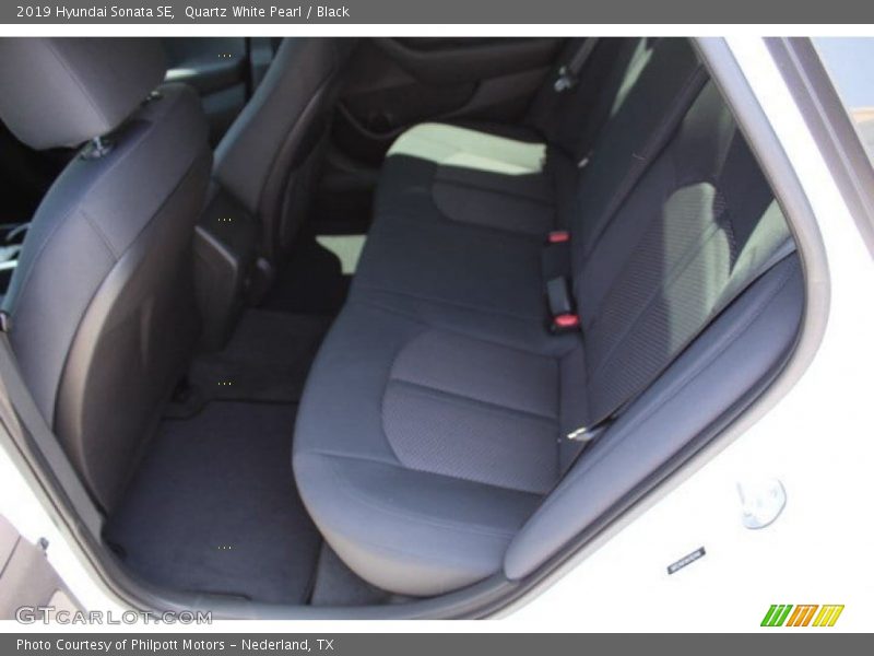 Quartz White Pearl / Black 2019 Hyundai Sonata SE