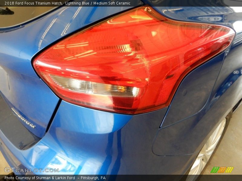 Lightning Blue / Medium Soft Ceramic 2018 Ford Focus Titanium Hatch