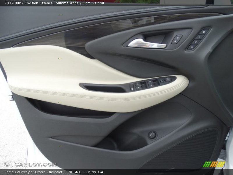Summit White / Light Neutral 2019 Buick Envision Essence