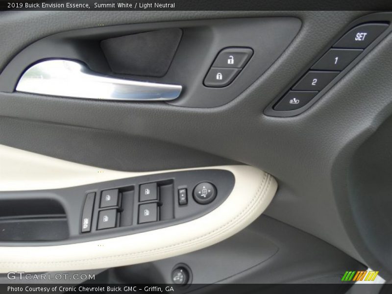 Summit White / Light Neutral 2019 Buick Envision Essence