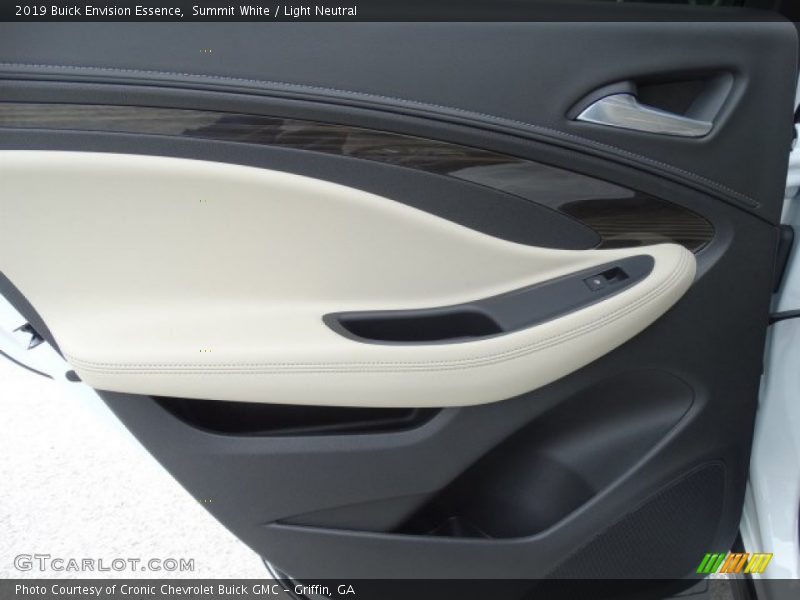 Summit White / Light Neutral 2019 Buick Envision Essence