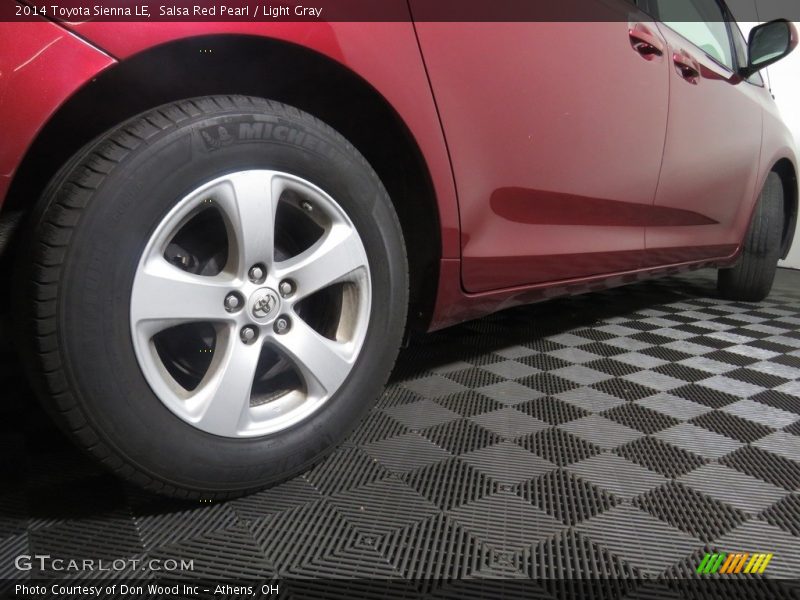 Salsa Red Pearl / Light Gray 2014 Toyota Sienna LE