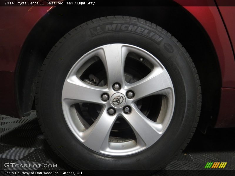 Salsa Red Pearl / Light Gray 2014 Toyota Sienna LE