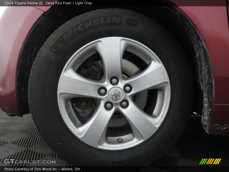 Salsa Red Pearl / Light Gray 2014 Toyota Sienna LE