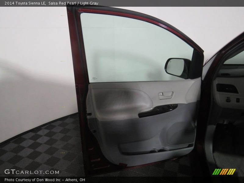 Salsa Red Pearl / Light Gray 2014 Toyota Sienna LE