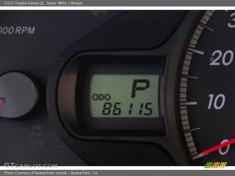 Super White / Bisque 2013 Toyota Sienna LE