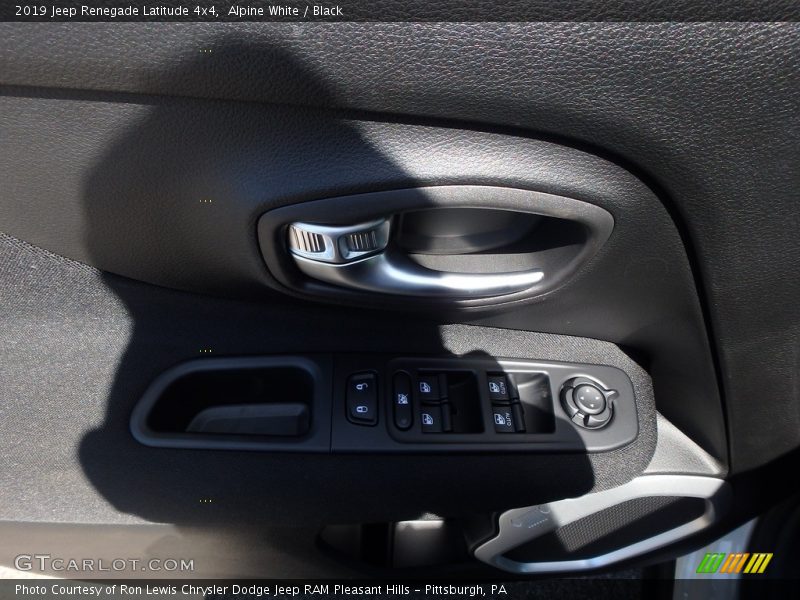 Alpine White / Black 2019 Jeep Renegade Latitude 4x4