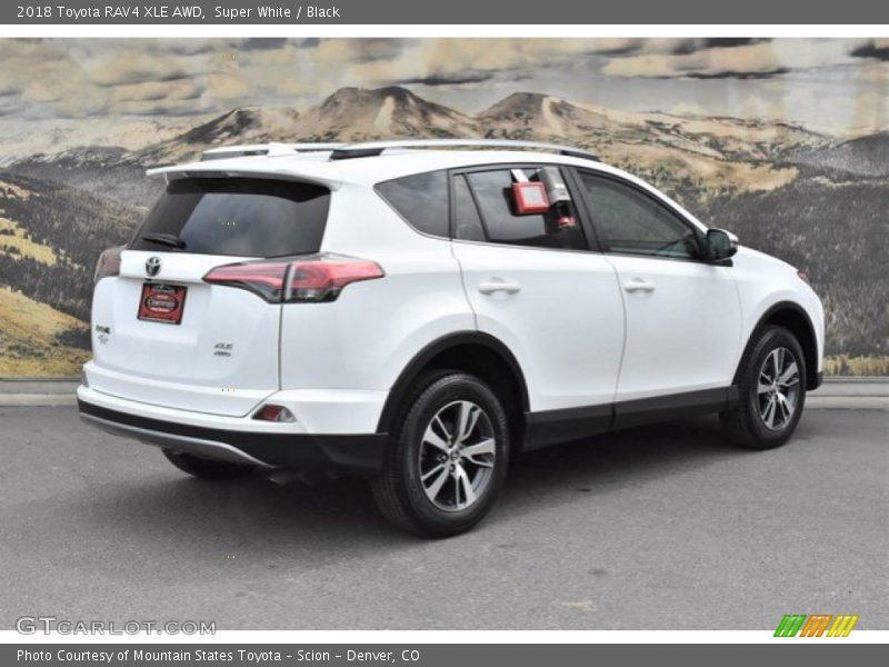 Super White / Black 2018 Toyota RAV4 XLE AWD