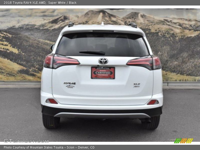 Super White / Black 2018 Toyota RAV4 XLE AWD