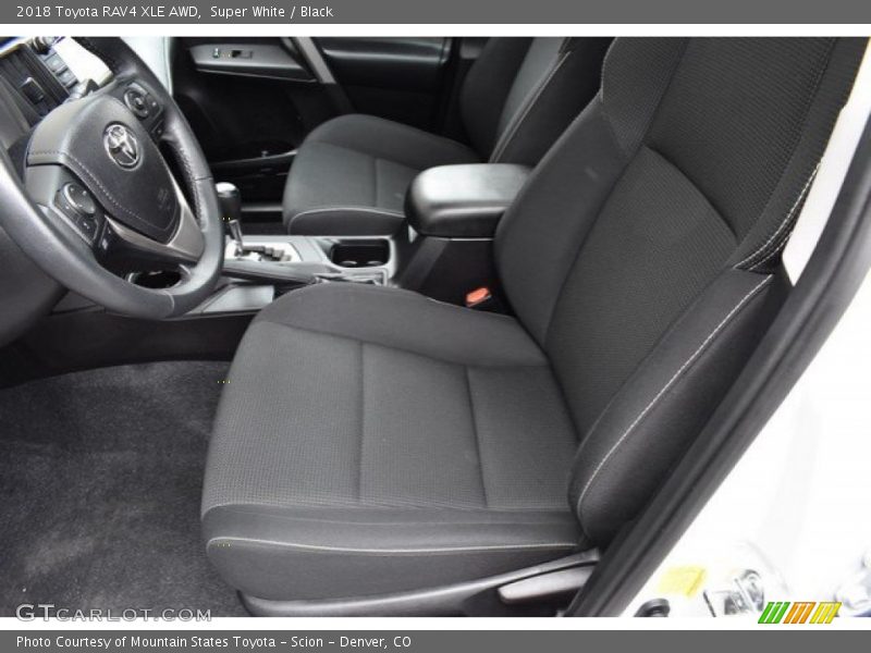 Super White / Black 2018 Toyota RAV4 XLE AWD