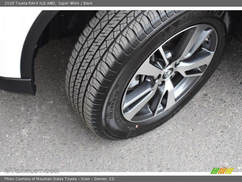 Super White / Black 2018 Toyota RAV4 XLE AWD