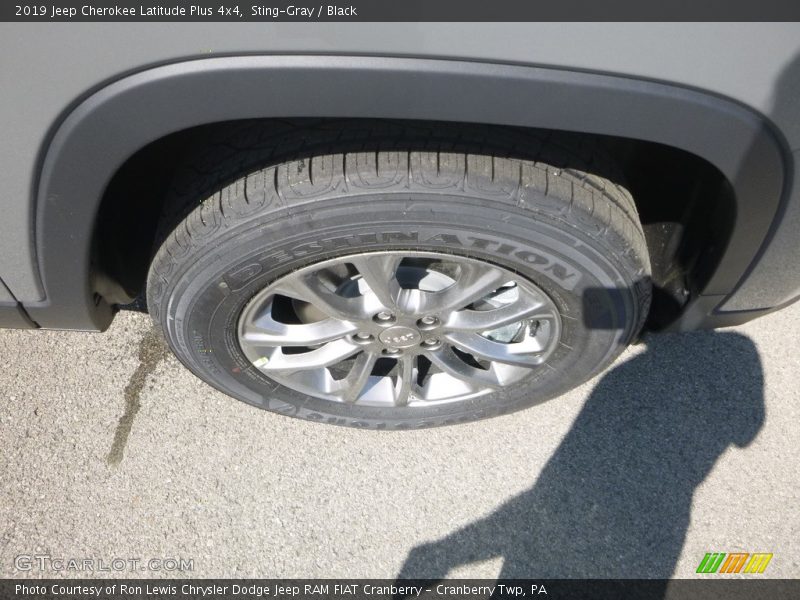 Sting-Gray / Black 2019 Jeep Cherokee Latitude Plus 4x4