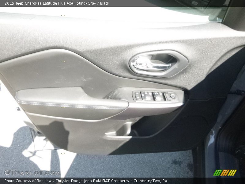 Sting-Gray / Black 2019 Jeep Cherokee Latitude Plus 4x4
