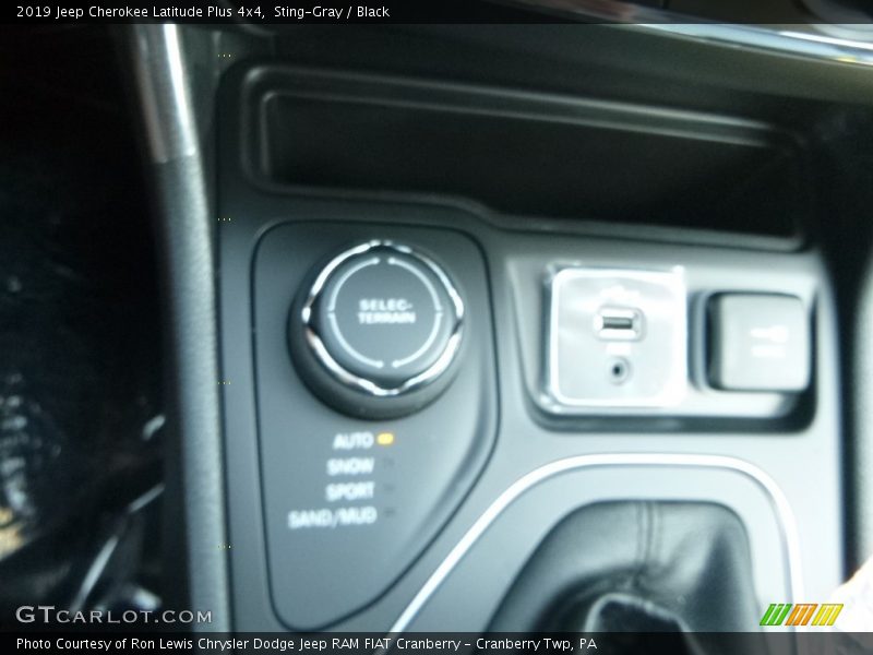 Sting-Gray / Black 2019 Jeep Cherokee Latitude Plus 4x4