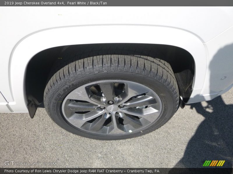 Pearl White / Black/Tan 2019 Jeep Cherokee Overland 4x4