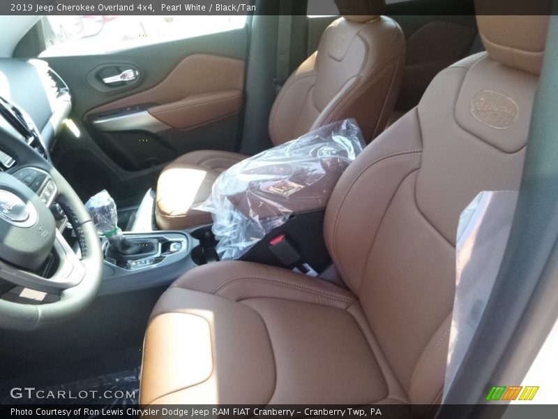 Front Seat of 2019 Cherokee Overland 4x4