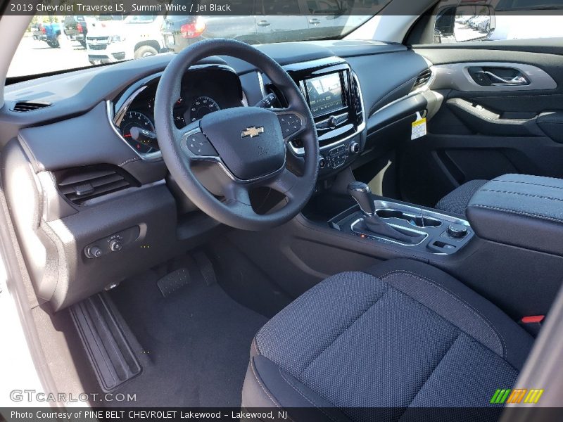 Summit White / Jet Black 2019 Chevrolet Traverse LS
