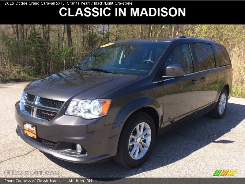 Granite Pearl / Black/Light Graystone 2019 Dodge Grand Caravan SXT