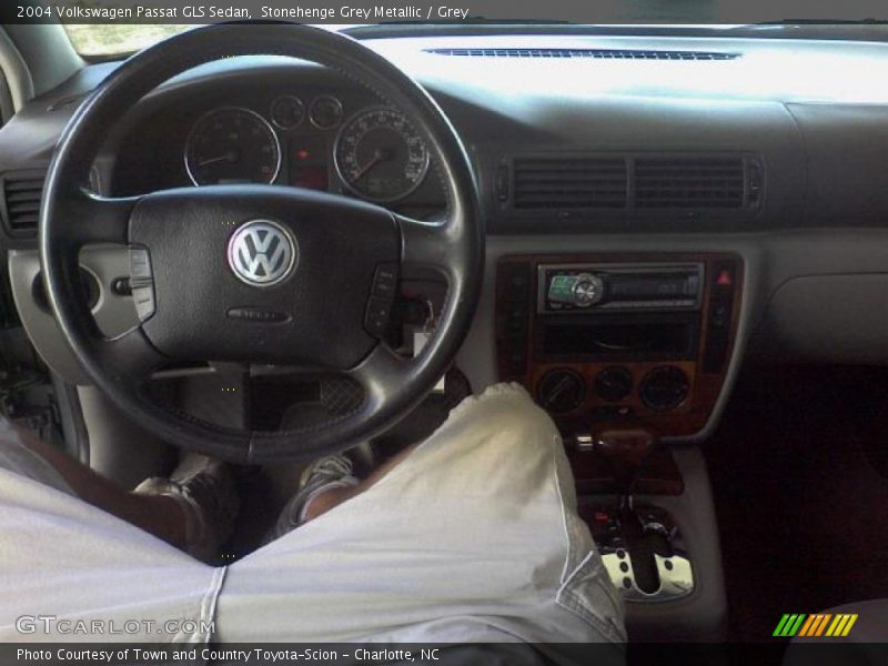 Stonehenge Grey Metallic / Grey 2004 Volkswagen Passat GLS Sedan