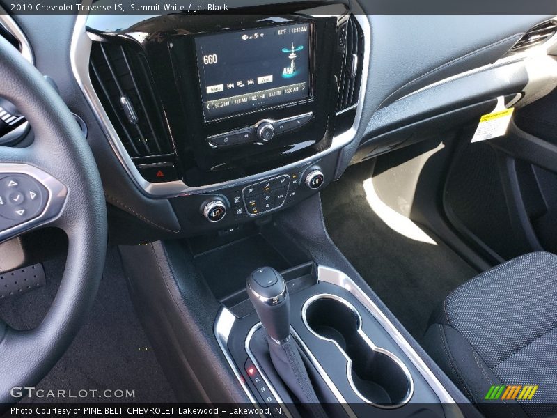 Summit White / Jet Black 2019 Chevrolet Traverse LS