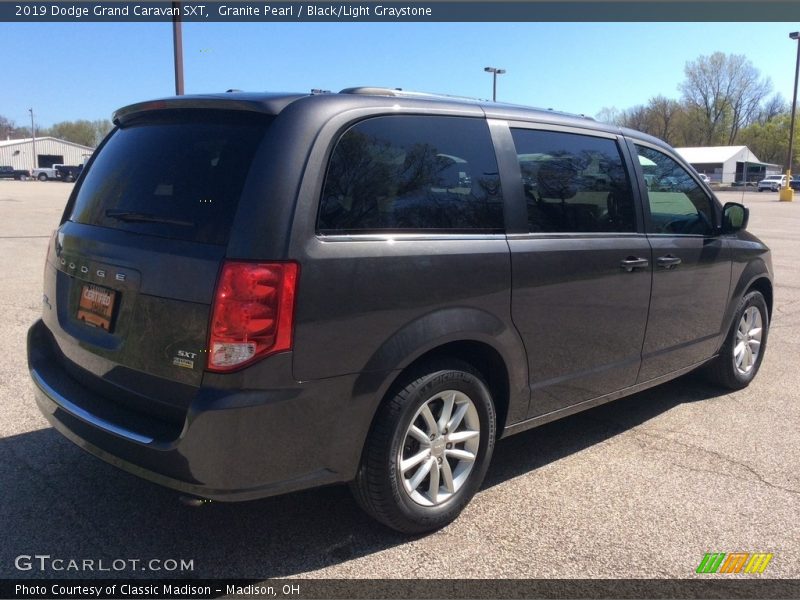 Granite Pearl / Black/Light Graystone 2019 Dodge Grand Caravan SXT