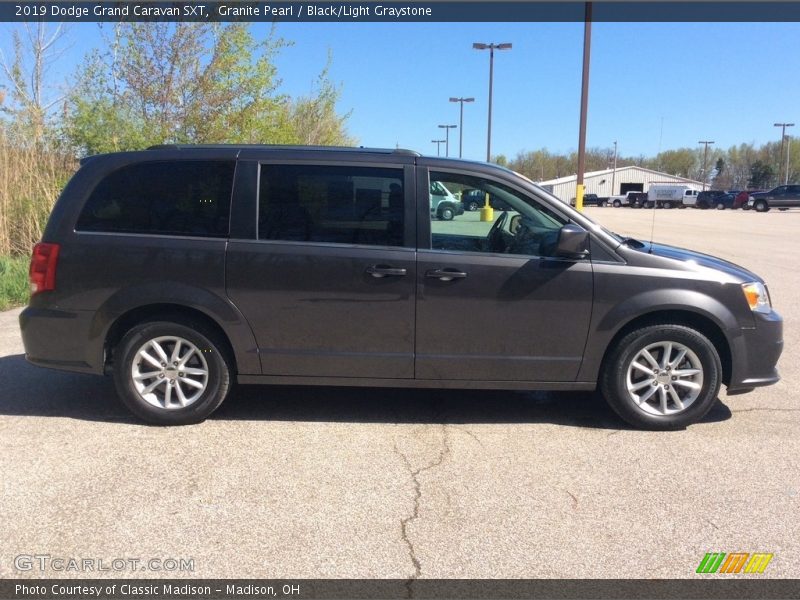 Granite Pearl / Black/Light Graystone 2019 Dodge Grand Caravan SXT
