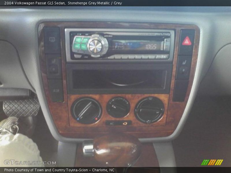 Stonehenge Grey Metallic / Grey 2004 Volkswagen Passat GLS Sedan